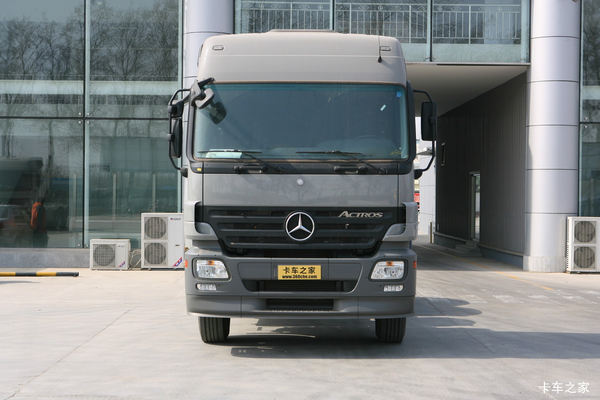 奔驰 Actros重卡 460马力 6X4牵引车(型号2646 LS)
