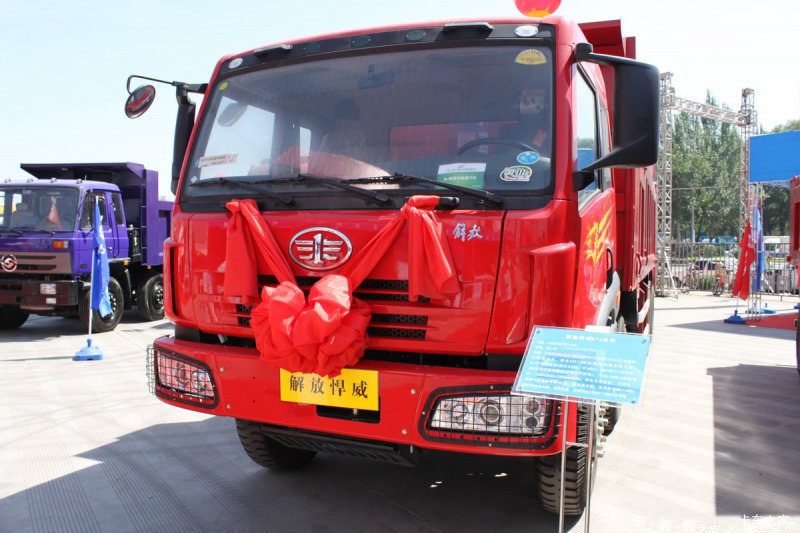 解放 悍威(J5M)重卡 260马力 6X4 5.6米自卸车
