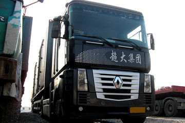 雷诺Magnum&nbsp;牵引车外观                                                图片