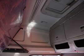 远威&nbsp;牵引车驾驶室                                               图片