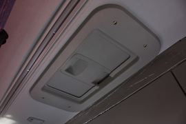 远威&nbsp;牵引车驾驶室                                               图片