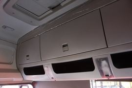 远威&nbsp;牵引车驾驶室                                               图片