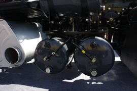 远威&nbsp;牵引车底盘                                                图片