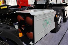 长安重汽 远威重卡 300马力 6X2 CNG牵引车(SXQ4250M6N-4)