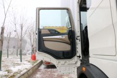 中国重汽 HOWO T5G重卡 25T 6X4 纯电动牵引车(ZZ4257V384GZ1BEV)374.65kWh
