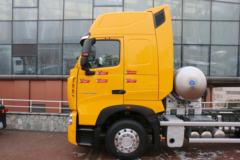 中国重汽 HOWO T7H重卡 快递高利版 430马力 4X2 LNG牵引车(ZZ4187V381HE1L)