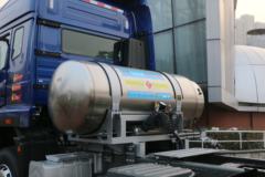 中国重汽 豪瀚J7G重卡 质行版 430马力 6X4 LNG牵引车(ZZ4255N3847E1L)