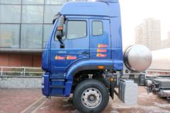 中国重汽 豪瀚J7G重卡 质行版 430马力 6X4 LNG牵引车(ZZ4255N3847E1L)