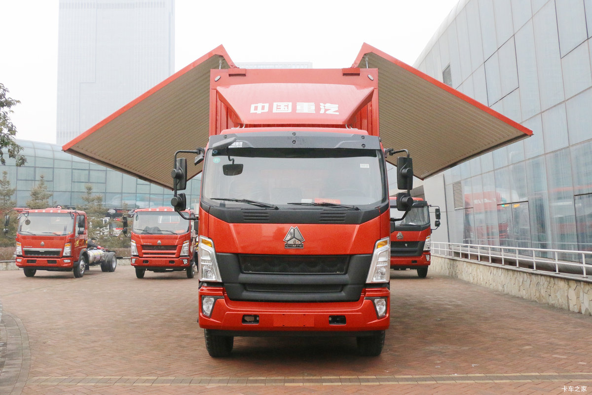 中国重汽HOWO G5X中卡 2018款 物流版 210马力 4X2 7.75米翼开启厢式载货车