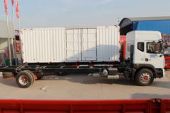 东风 多利卡D12中卡 190马力 4X2 9.85米厢式载货车(EQ5181XXYL9BDKAC)