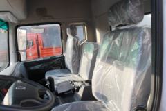 东风 多利卡D12中卡 190马力 4X2 9.85米厢式载货车(EQ5181XXYL9BDKAC)