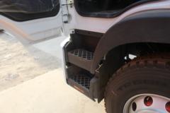 东风 多利卡D12中卡 190马力 4X2 9.85米厢式载货车(EQ5181XXYL9BDKAC)