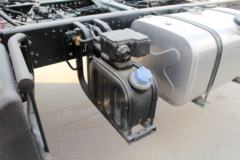 东风 多利卡D12中卡 190马力 4X2 9.85米厢式载货车(EQ5181XXYL9BDKAC)