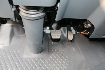 Ծ�� ��ԽEC100 14T 4.1�׵��Ŵ��綯��ʽ�Ῠ140kWhͼƬ