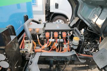 Ծ�� ��ԽEC100 14T 4.1�׵��Ŵ��綯��ʽ�Ῠ140kWhͼƬ