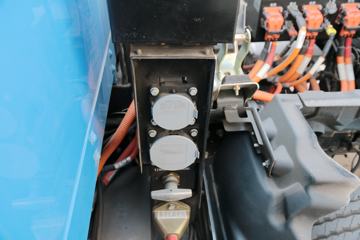 Ծ�� ��ԽEC100 14T 4.1�׵��Ŵ��綯��ʽ�Ῠ140kWhͼƬ