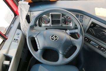 �������� ��ʨC500�ؿ� ������ 560���� 6X4ǣ����ͼƬ
