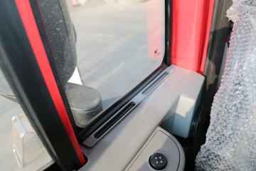�������� ��ʨC500�ؿ� ������ 560���� 6X4ǣ����ͼƬ