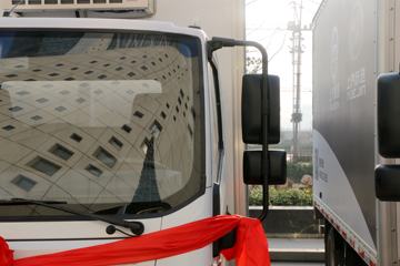 Ծ�� ��ԽC300-VM 125���� 4X2 4����س�ͼƬ