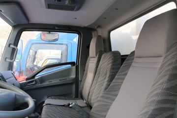 Ծ�� ��ԽC300-VM 125���� 4X2 4����س�ͼƬ