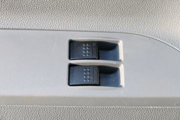Ծ�� ��ԽC300-VM 125���� 4X2 4����س�ͼƬ