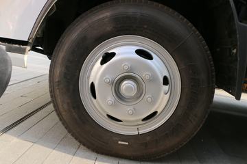 Ծ�� ��ԽC300-VM 125���� 4X2 4����س�ͼƬ