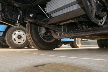Ծ�� ��ԽC300-VM 125���� 4X2 4����س�ͼƬ