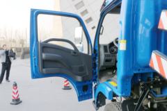 跃进 上骏X500-33 129马力 4.15米单排仓栅式轻卡(SH5042CCYVEDCNZ1)