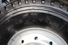 飞碟缔途 XH 245马力 6X2 7.7米排半仓栅式载货车