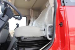 东风商用车 天锦中卡 180马力 4X2 6.75米排半栏板载货车底盘(DFH1180BX1JV)