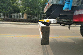 风驰&nbsp;洒水车/喷洒车底盘图片