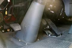 凯马 凯捷M8 220马力 4X2 6.7米排半栏板载货车(KMC1180A57P5)