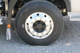 T8&nbsp;垃圾运输车底盘图片