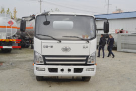 一汽解放轻卡底盘&nbsp;油罐车外观图片