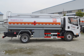 一汽解放轻卡底盘&nbsp;油罐车外观图片