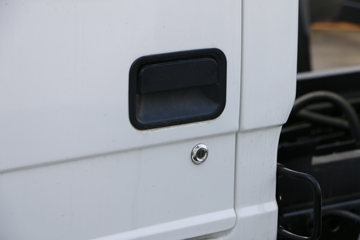 һ������ ��ž���1ϵ 78���� 4X2 3.02����ж��(CA3040K3LE5)ͼƬ