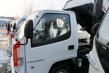 һ������ ��ž���1ϵ 78���� 4X2 3.02����ж��(CA3040K3LE5)ͼƬ