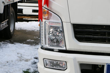 һ������ ��ž���1ϵ 78���� 4X2 3.02����ж��(CA3040K3LE5)ͼƬ