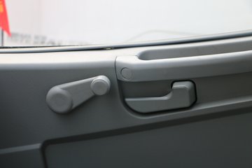 һ������ ��ž���1ϵ 78���� 4X2 3.02����ж��(CA3040K3LE5)ͼƬ