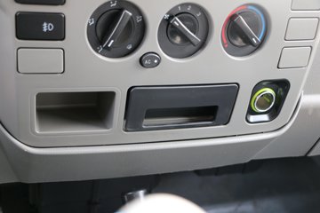 һ������ ��ž���1ϵ 78���� 4X2 3.02����ж��(CA3040K3LE5)ͼƬ