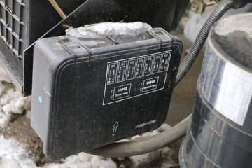 һ������ ��ž���1ϵ 78���� 4X2 3.02����ж��(CA3040K3LE5)ͼƬ