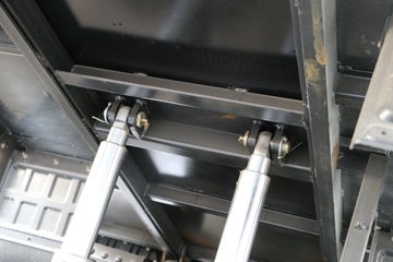 һ������ ��ž���1ϵ 78���� 4X2 3.02����ж��(CA3040K3LE5)ͼƬ