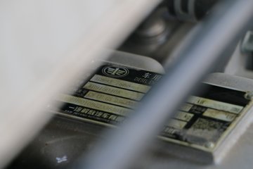 һ������ ��ž���1ϵ 78���� 4X2 3.02����ж��(CA3040K3LE5)ͼƬ