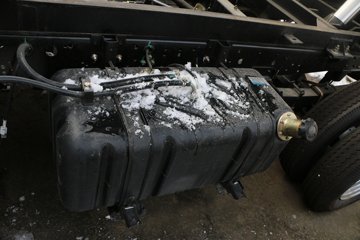 һ������ ��ž���1ϵ 78���� 4X2 3.02����ж��(CA3040K3LE5)ͼƬ