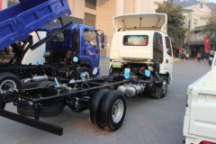 飞碟奥驰 A3系列 130马力 4.17米单排栏板轻卡底盘(FD1041W17K5-2)