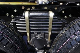 远威&nbsp;牵引车底盘                                                图片