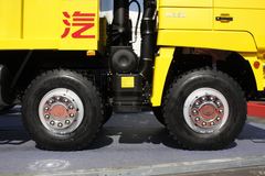江铃重汽 远威重卡 350马力 8X4 7.6米LNG自卸车(SXQ3310M7N-4)