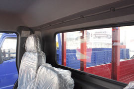 旗龙&nbsp;载货车驾驶室                                               图片