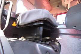 乘龙M5&nbsp;牵引车驾驶室                                               图片