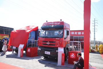 乘龙M5&nbsp;牵引车外观                                                图片